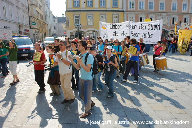 090406_demo_linz-043