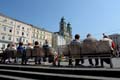 090424_linz_running_by-67